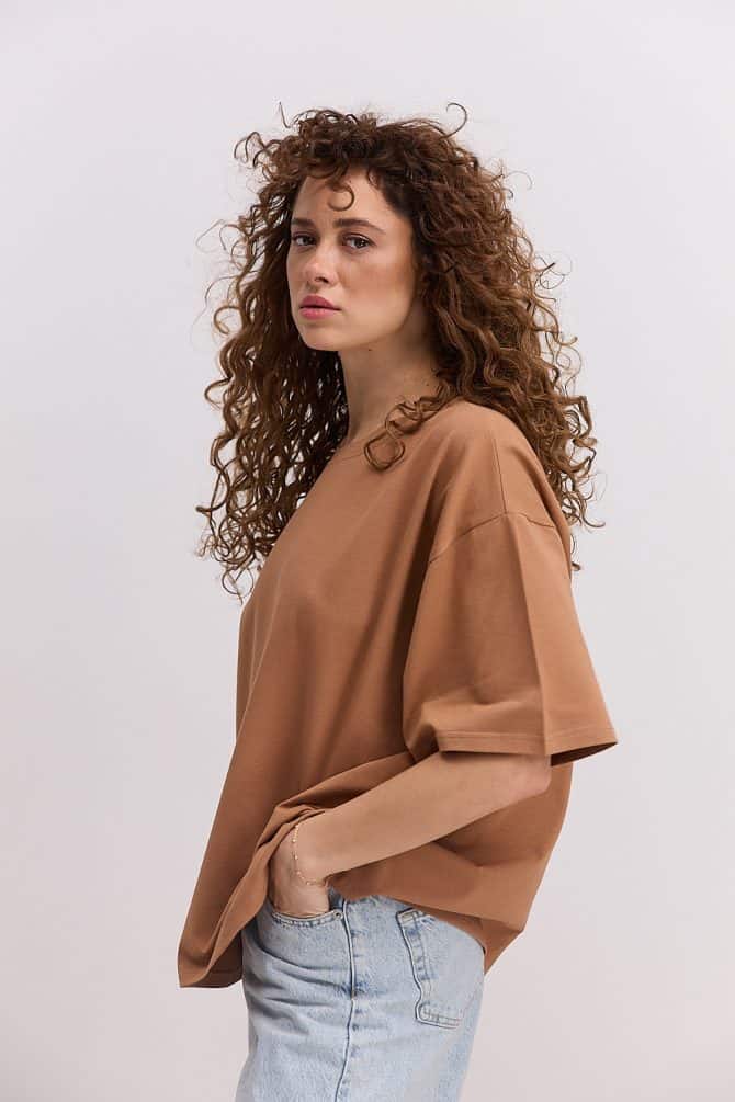 Жіноча oversize футболка шоколадного кольору