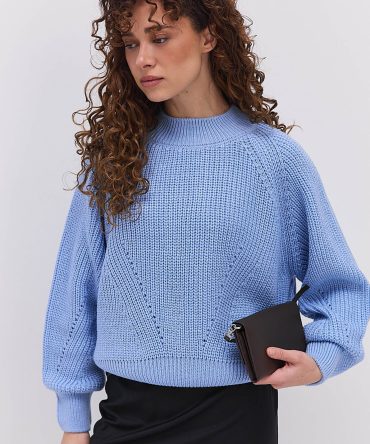 Жіноча в`язана кофта світло-блакитна з рукавами-регланами