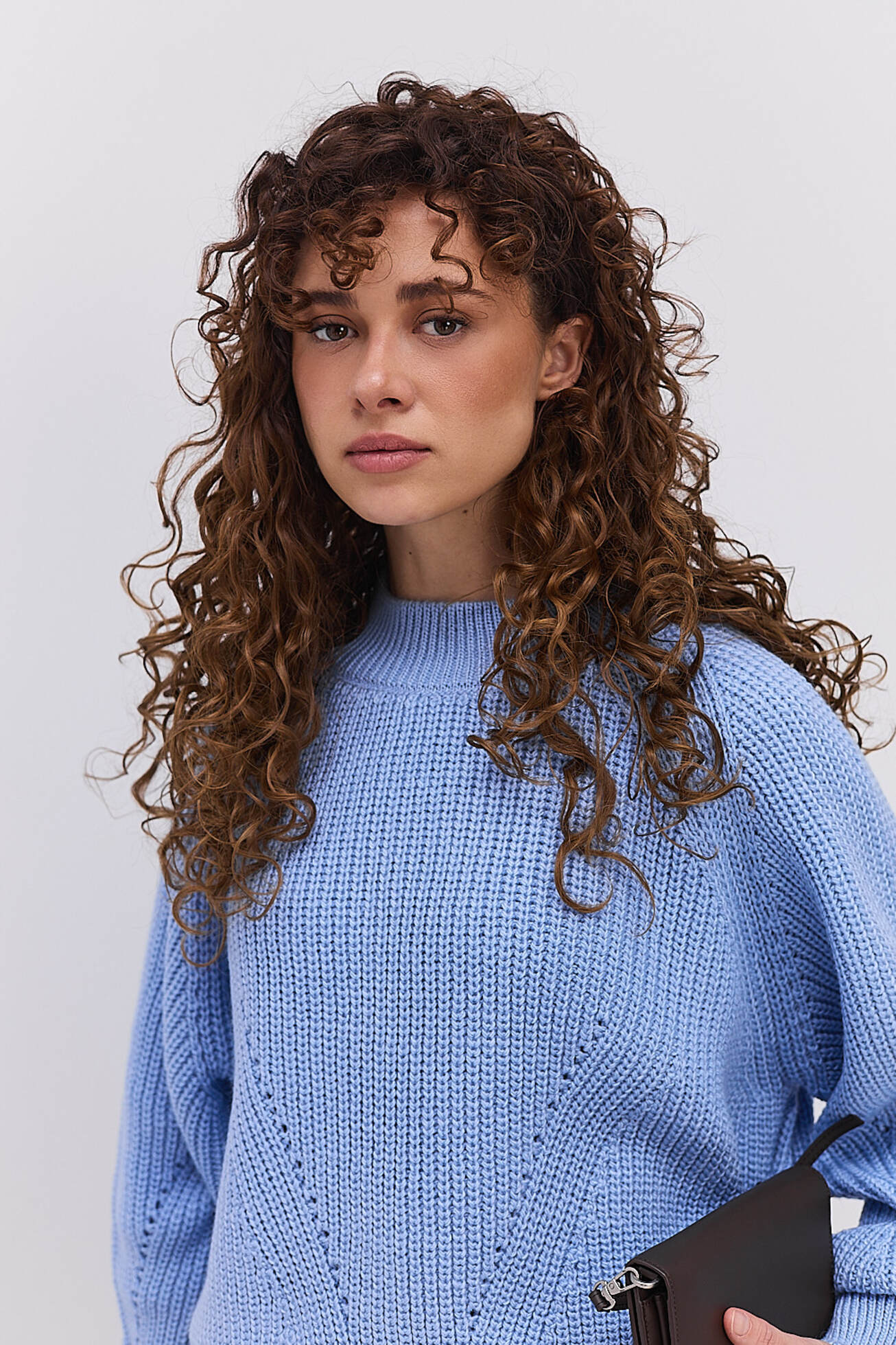 Жіноча в`язана кофта світло-блакитна з рукавами-регланами