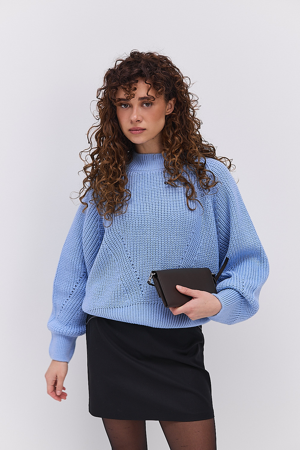 Жіноча в`язана кофта світло-блакитна з рукавами-регланами