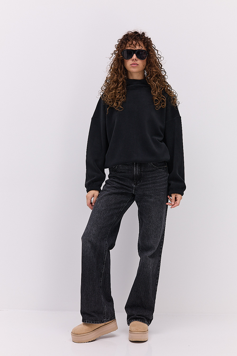 Жіноче флісове худі чорного кольору