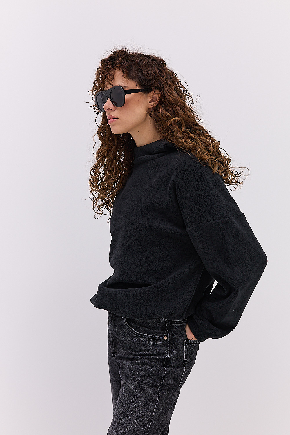 Жіноче флісове худі чорного кольору