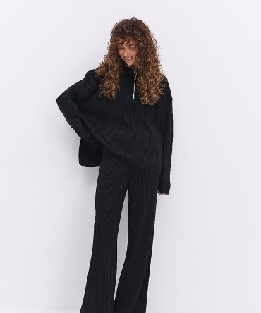 Жіночий в`язаний костюм чорний з кофтою на блискавці вгорі