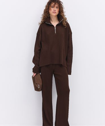Жіночий в`язаний костюм шоколадний з кофтою на блискавці вгорі