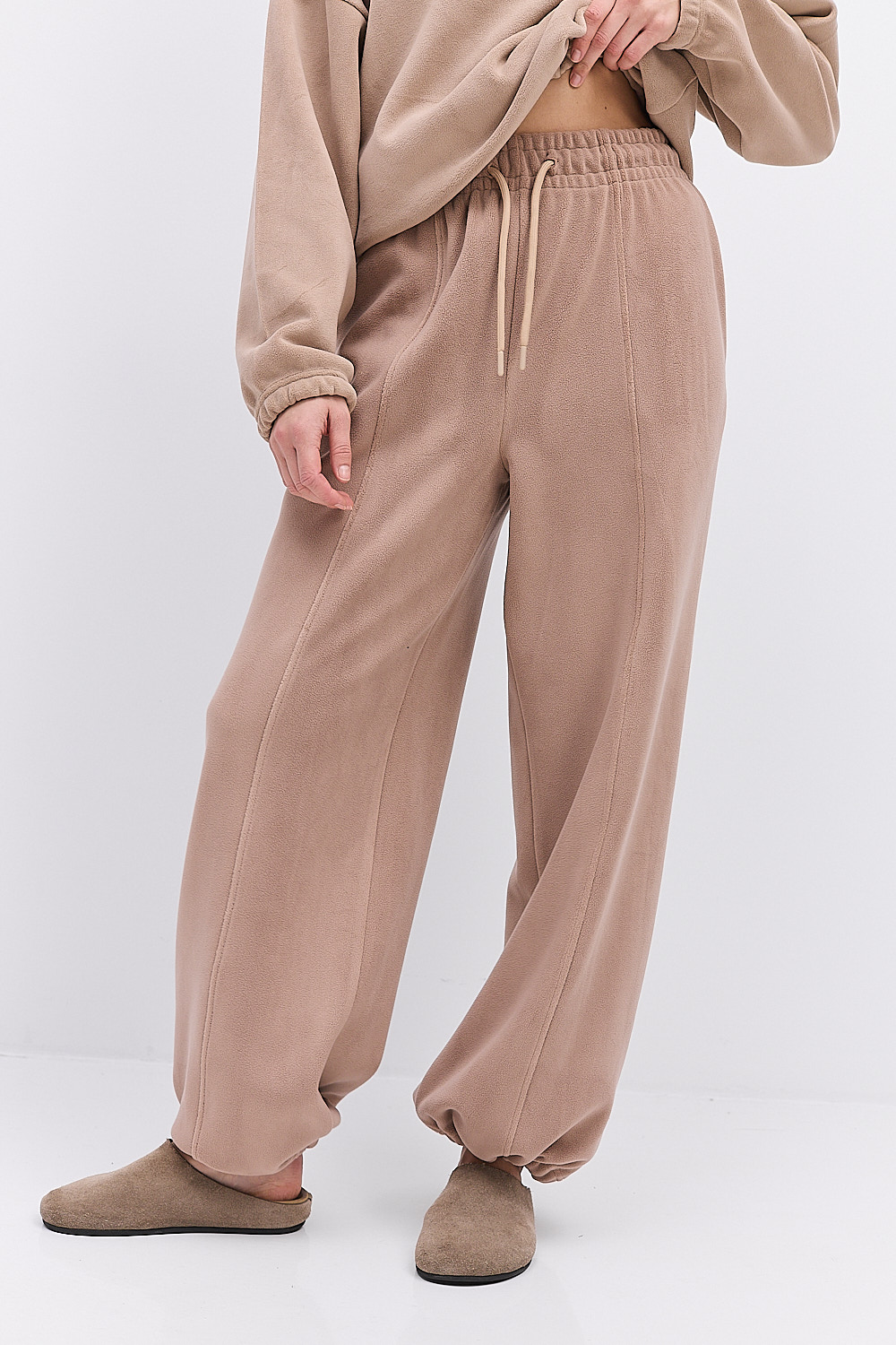 Теплі спортивні штани жіночі з флісу темно-бежевого кольору
