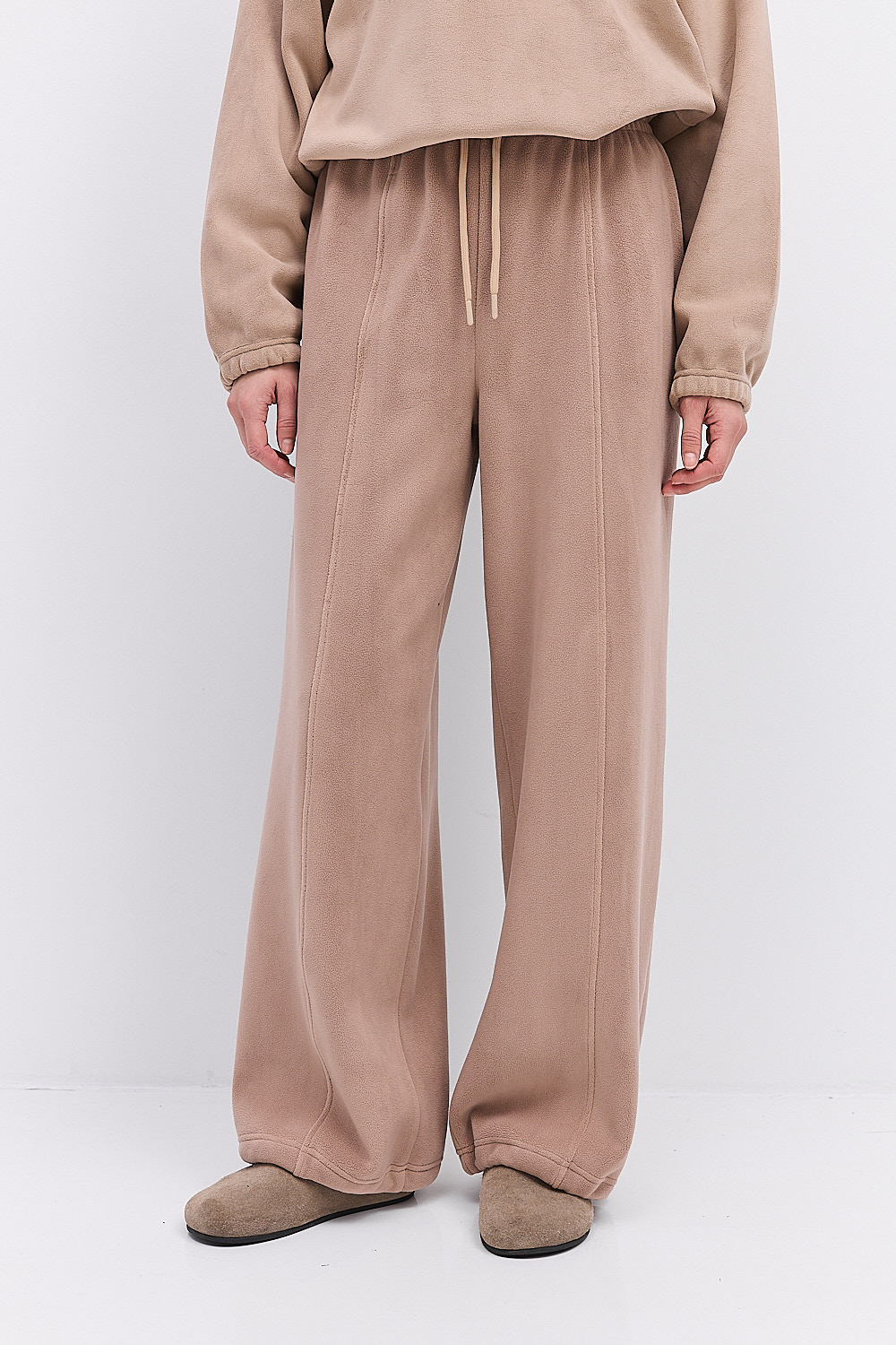 Теплі спортивні штани жіночі з флісу темно-бежевого кольору