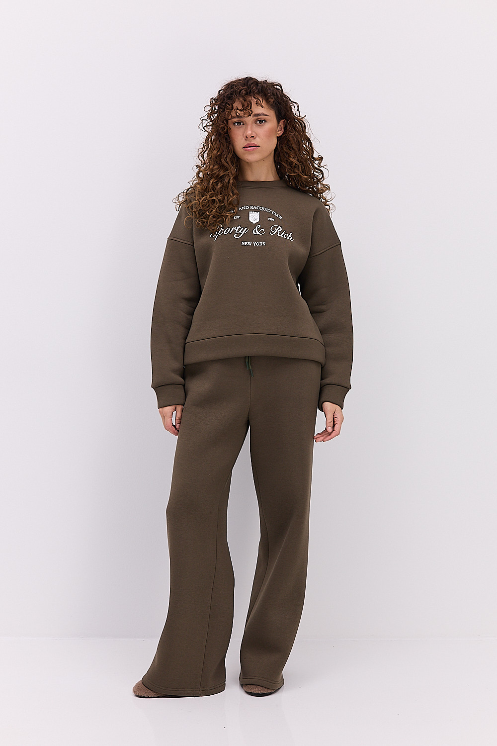 Жіночий спортивний костюм з утепленого трикотажу хакі з принтом Sporty & Reach