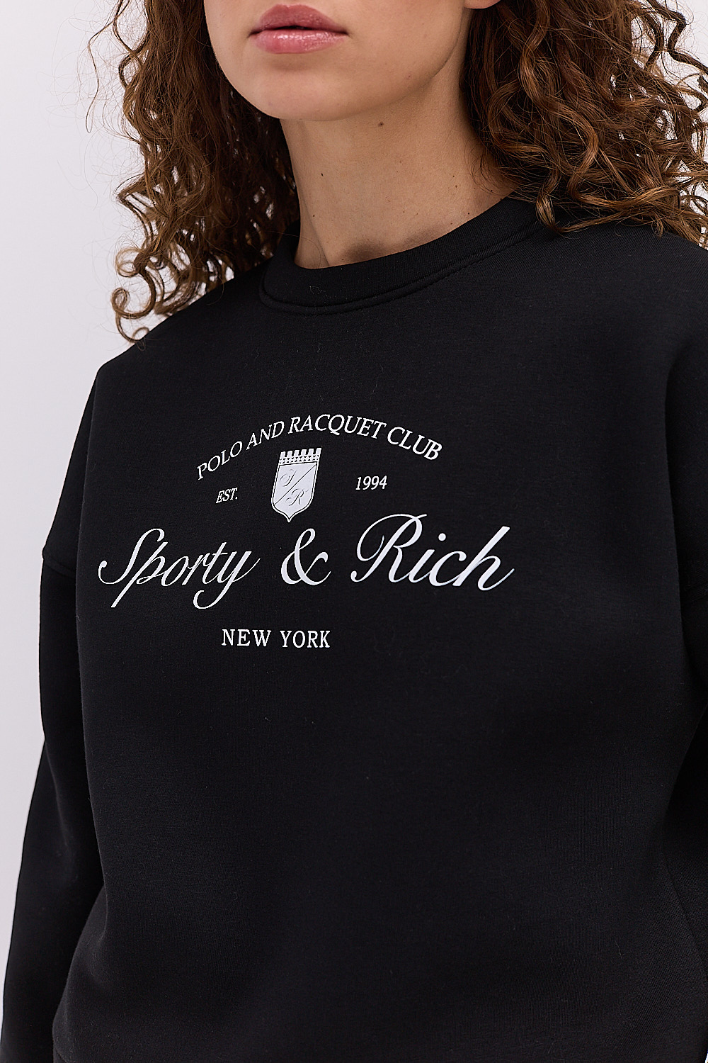 Жіночий спортивний костюм з утепленого трикотажу чорний з принтом Sporty & Reach