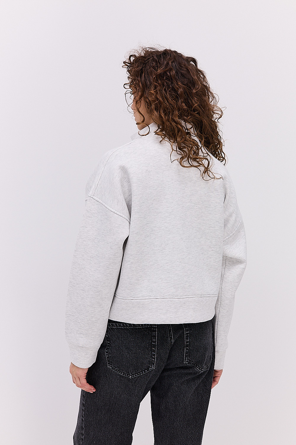 Жіночий утеплений з світшот з коміром на блискавці світло-сірий з принтом Do not overthink