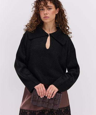 Коротка атласна спідниця коричнева з мереживом внизу