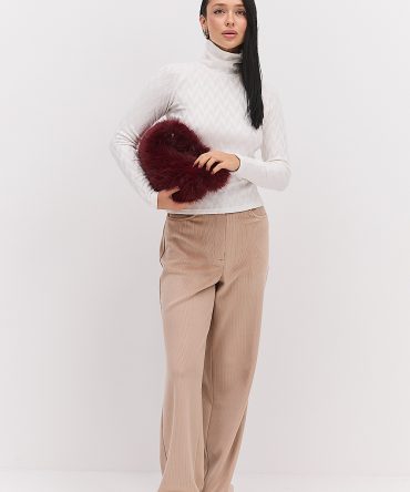 Жіночий теплий лонгслів з коміром-стійкою молочний в ромби