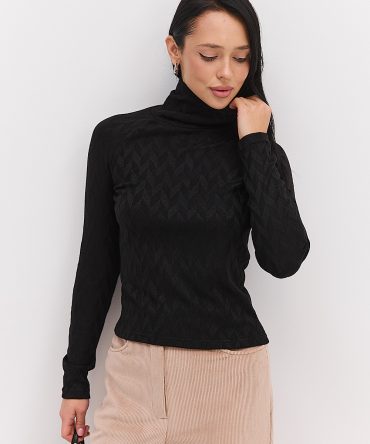 Жіночий теплий лонгслів з коміром-стійкою чорний в ромби