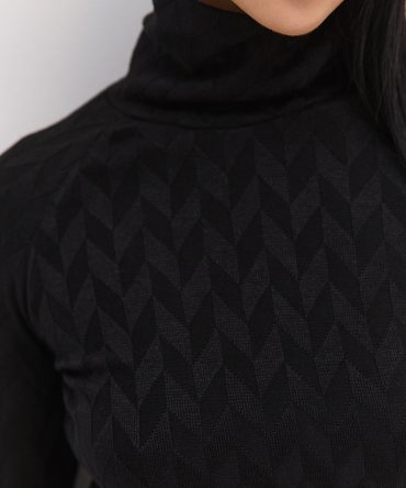 Жіночий теплий лонгслів з коміром-стійкою чорний в ромби