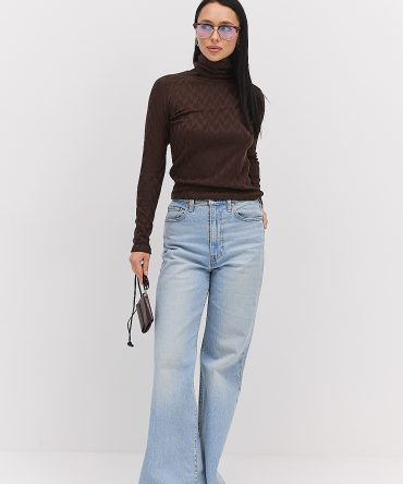 Жіночий теплий лонгслів з коміром-стійкою шоколадний в ромби