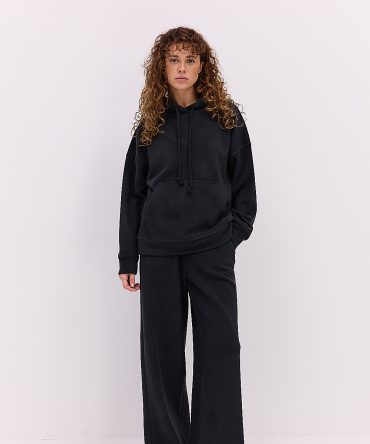 Жіночий флісовий костюм у спортивному стилі чорний