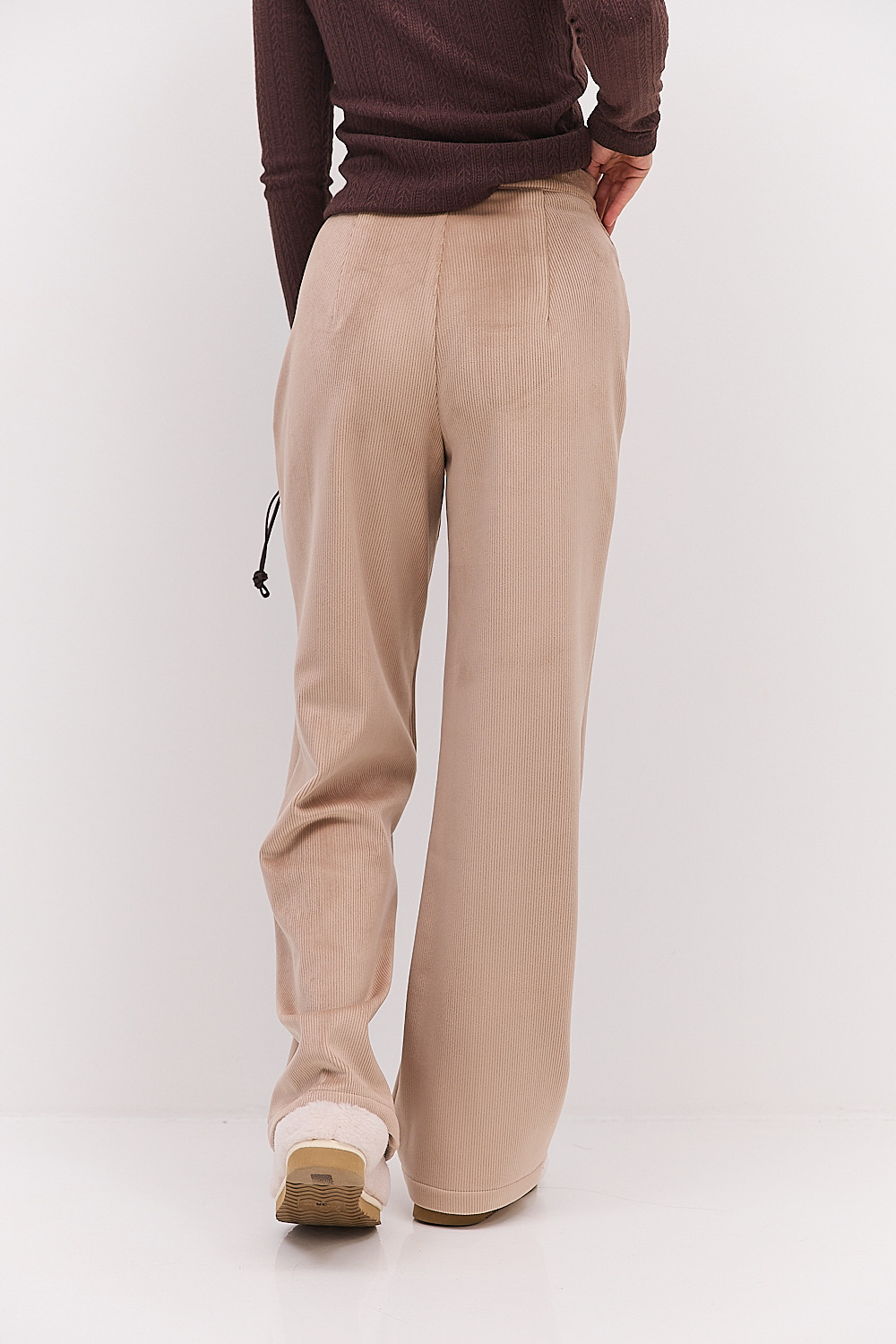 Жіночі класичні штани з утепленого вельвету бежеві