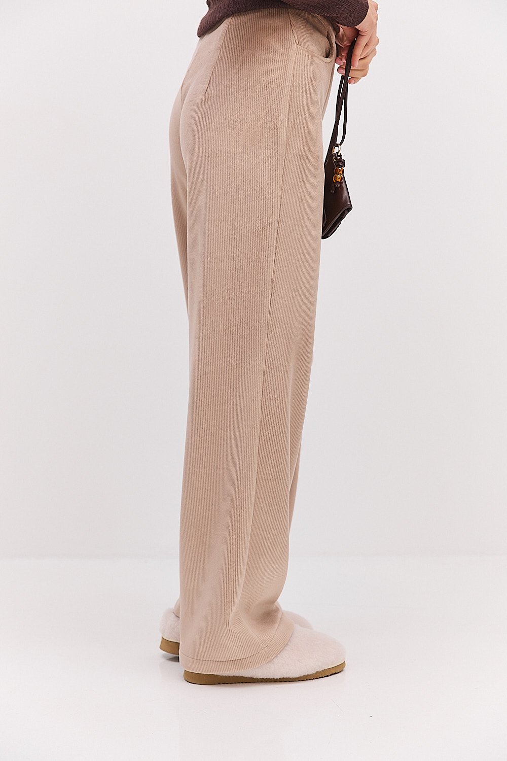 Жіночі класичні штани з утепленого вельвету бежеві
