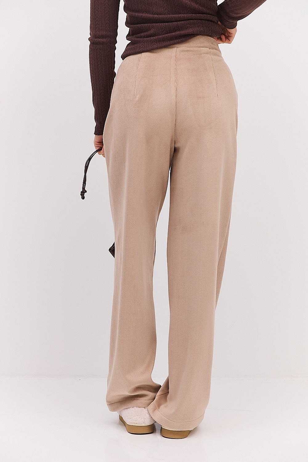 Жіночі класичні штани з утепленого вельвету бежеві