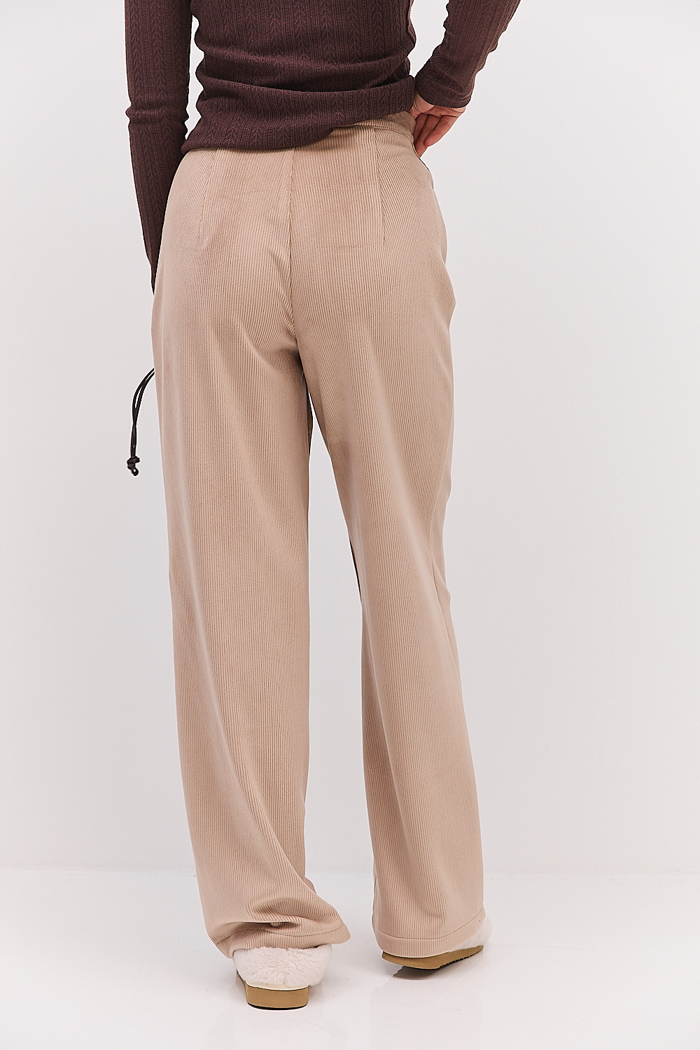 Жіночі класичні штани з утепленого вельвету бежеві