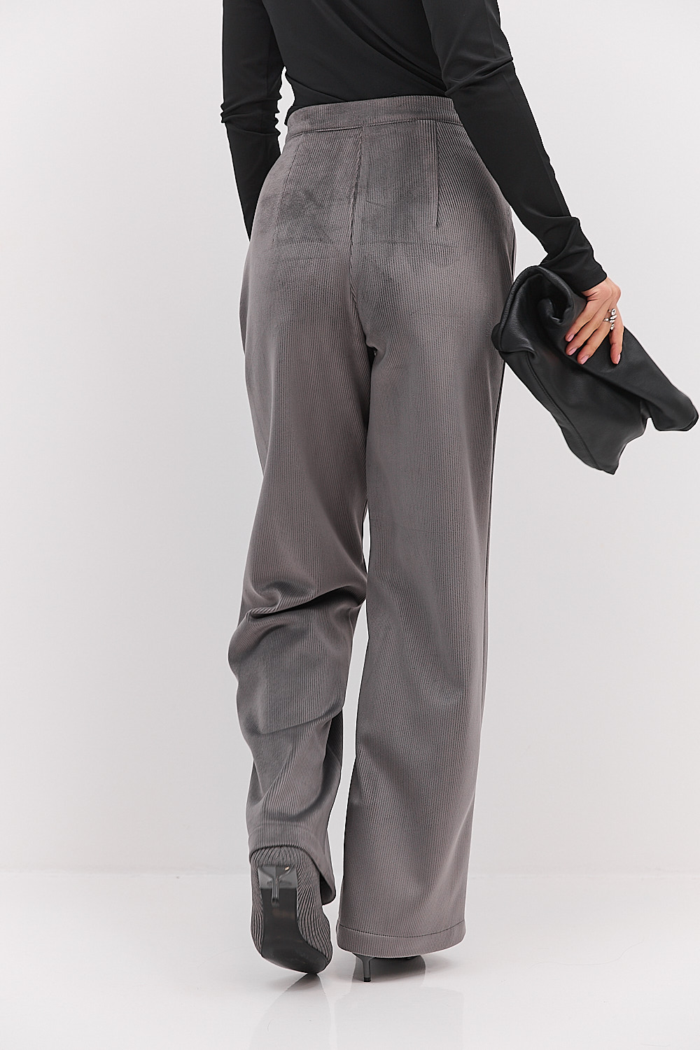 Жіночі класичні штани з утепленого вельвету сірі