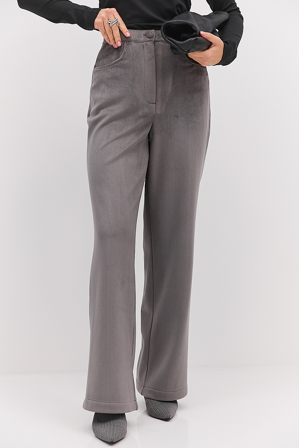 Жіночі класичні штани з утепленого вельвету сірі