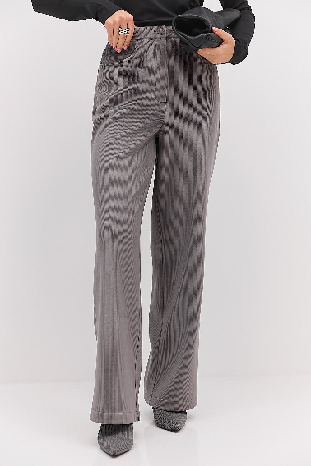 Жіночі класичні штани з утепленого вельвету сірі