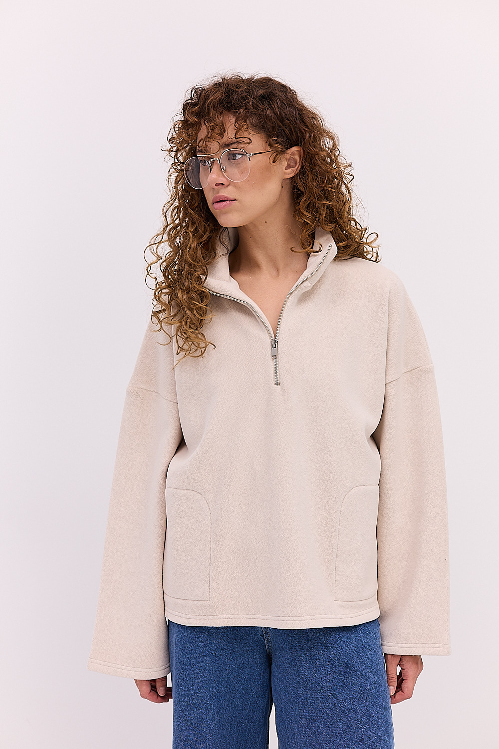 Жіночий флісовий світшот світло-бежевий з коміром на блискавці