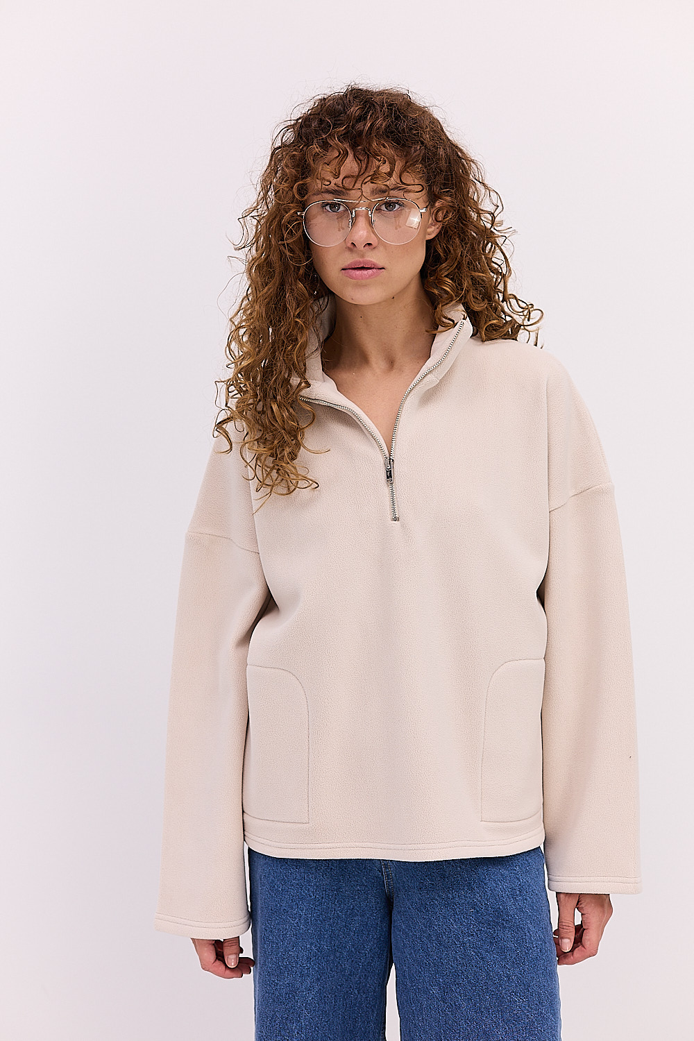 Жіночий флісовий світшот світло-бежевий з коміром на блискавці