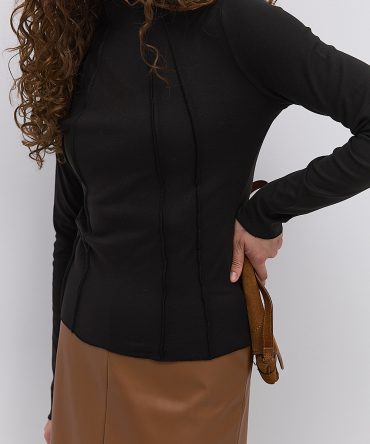 Жіночий флісовий лонгслів чорний з вертикальними швами навиворіт