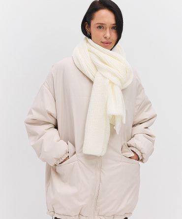 Жіночий в`язаний шарф зимовий молочного кольору