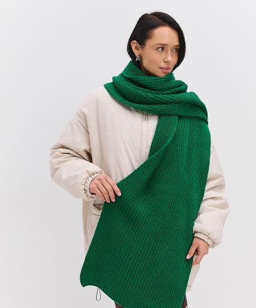 Жіночий в`язаний шарф зимовий світло-зеленого кольору
