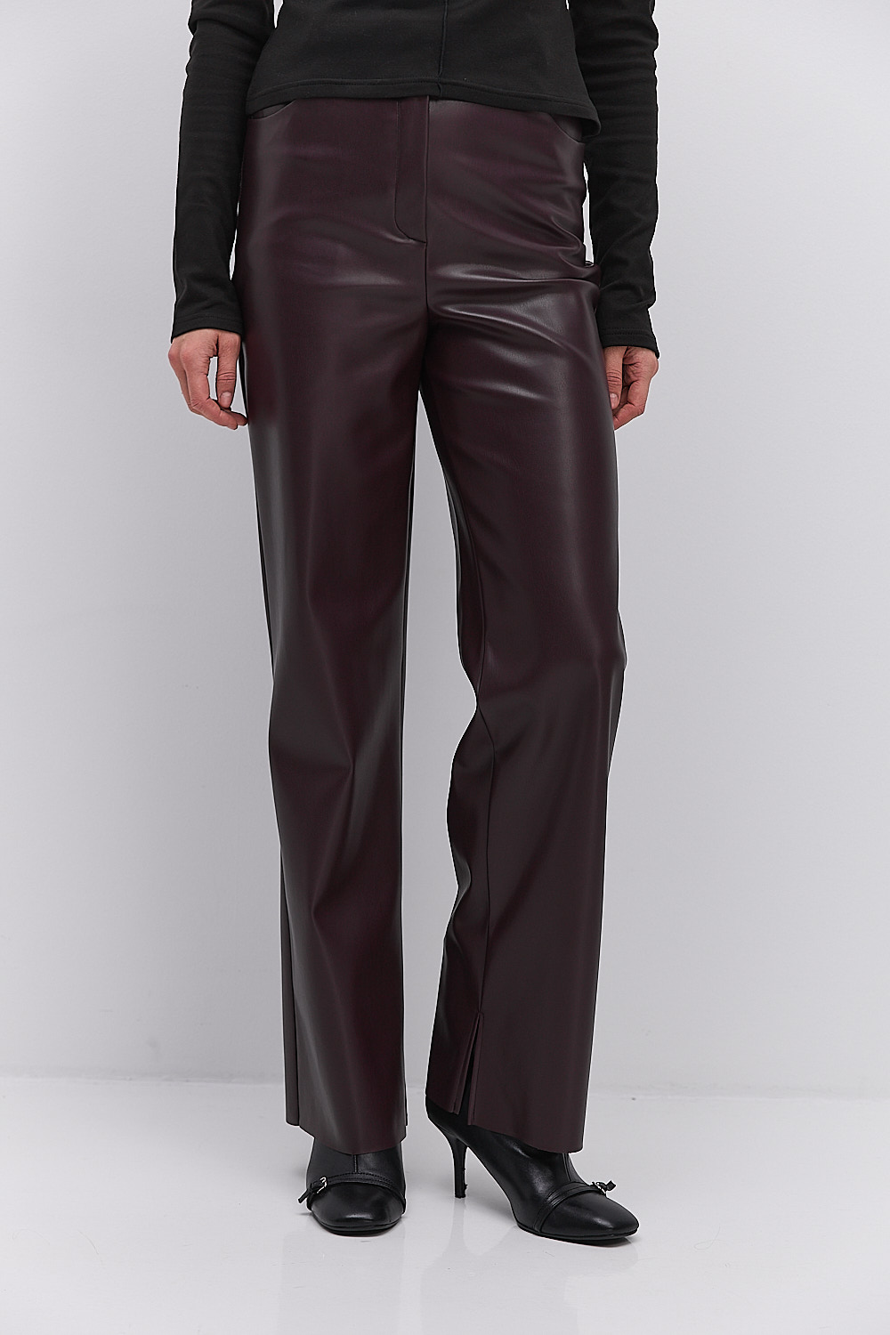 Жіночі шкіряні штани бордові з розрізами внизу