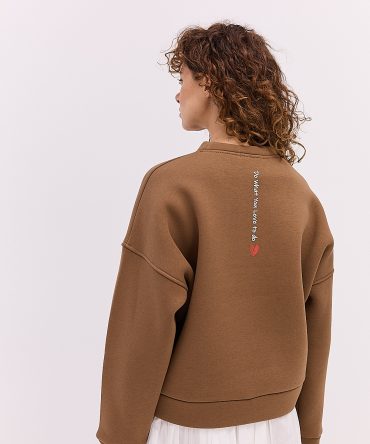 Жіночий утеплений світшот коричневий з принтом на спині