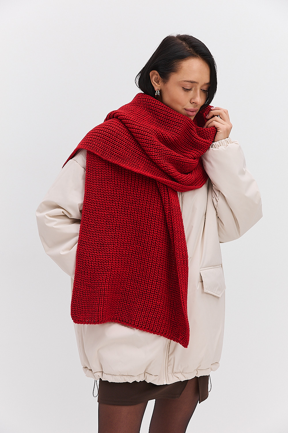 Жіночий в`язаний шарф зимовий темно-червоного кольору