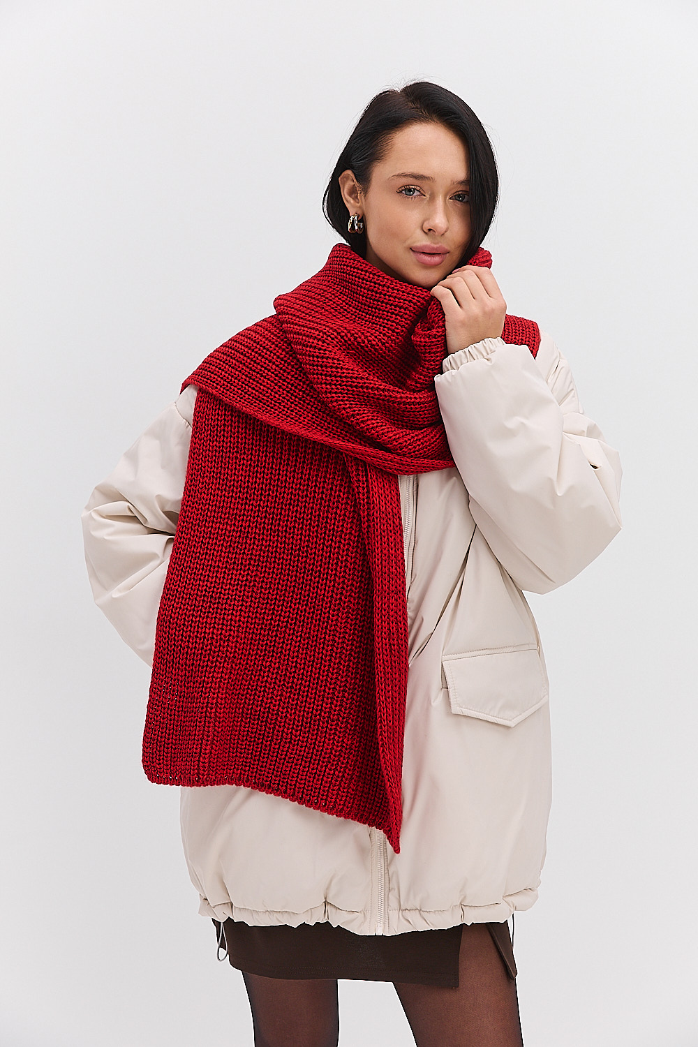 Жіночий в`язаний шарф зимовий темно-червоного кольору