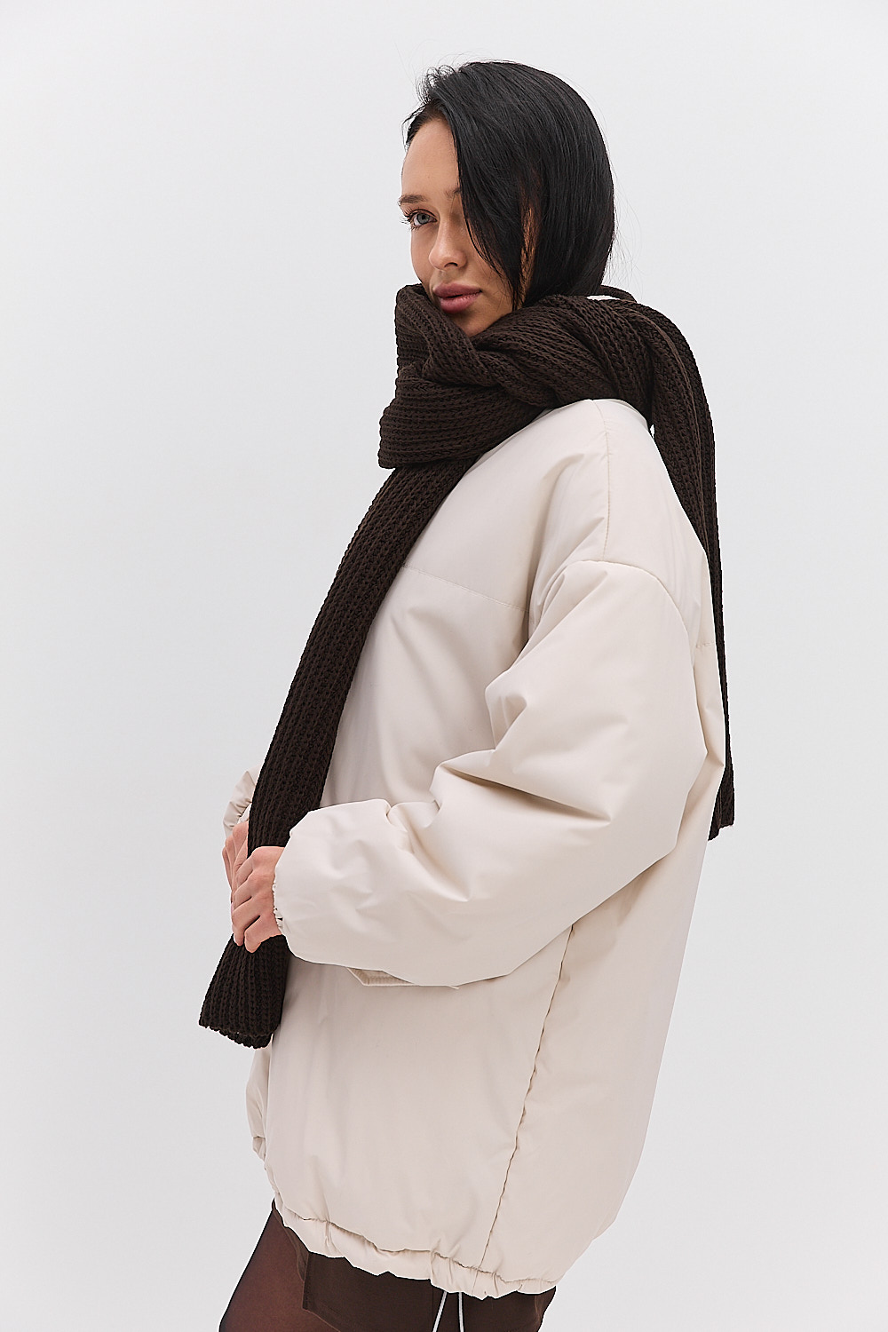 Жіночий в`язаний шарф зимовий темно-шоколадного кольору