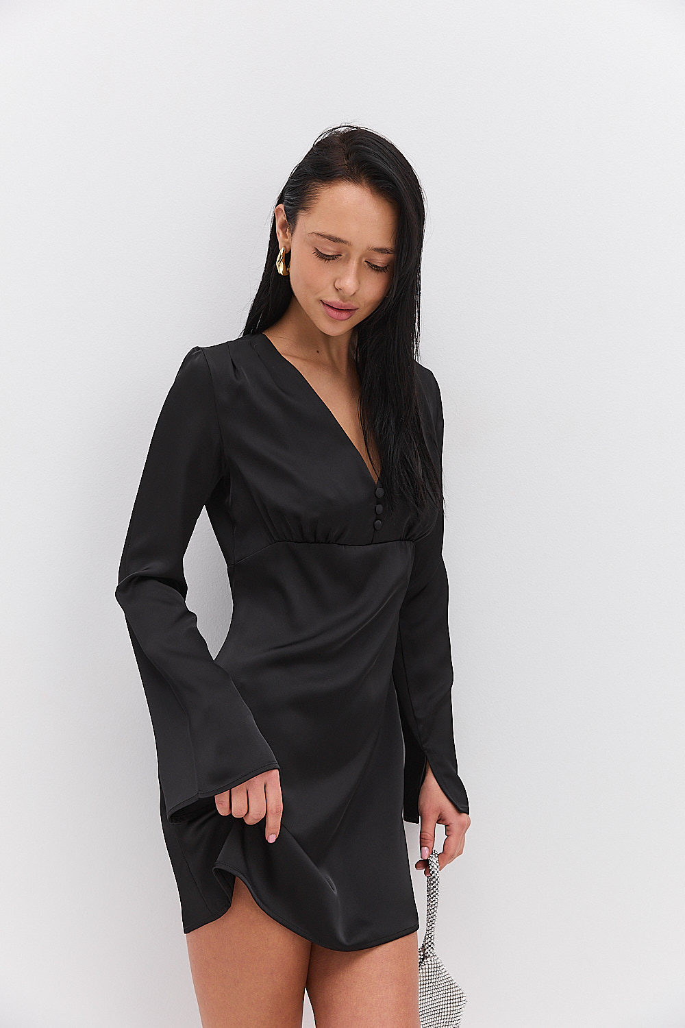 Вечірня атласна сукня коротка чорного кольору