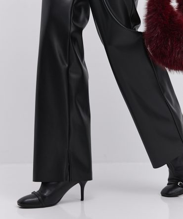 Жіночі шкіряні штани чорні з розрізами внизу