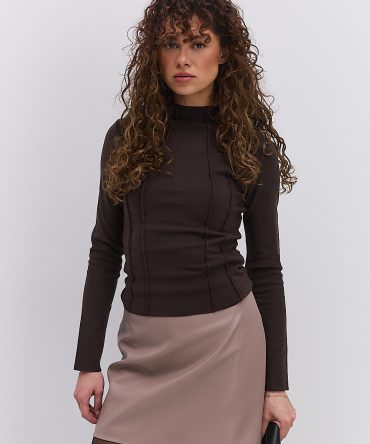 Коротка спідниця з екошкіри бежевого кольору