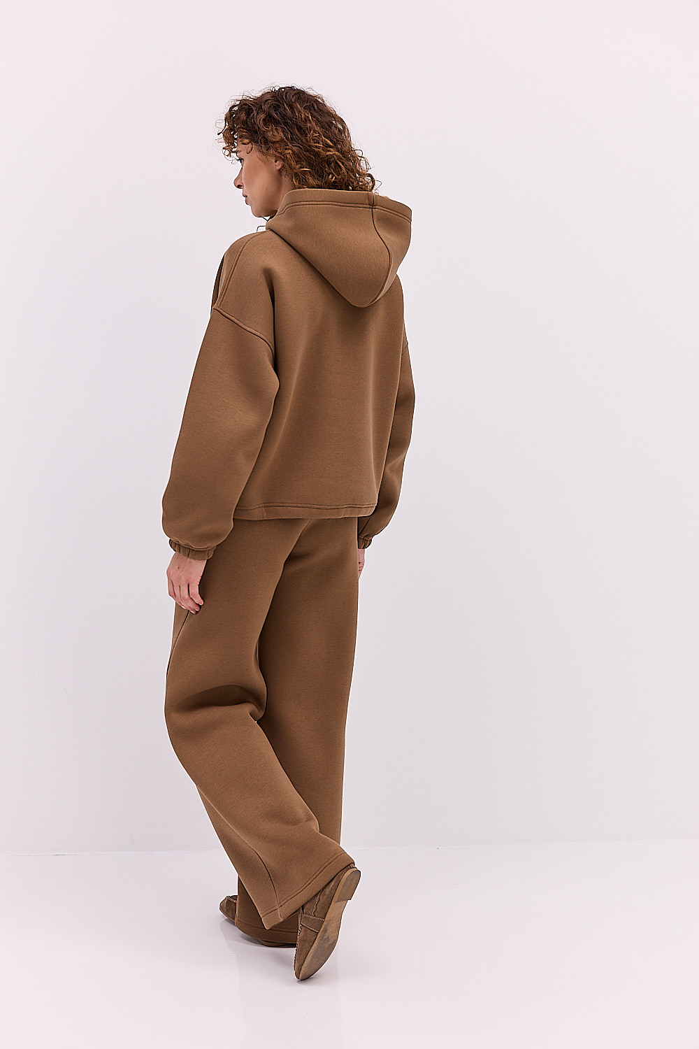 Жіночий спортивний костюм з теплого трикотажу коричневий