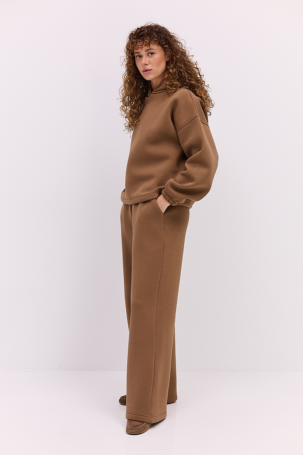 Жіночий спортивний костюм з теплого трикотажу коричневий