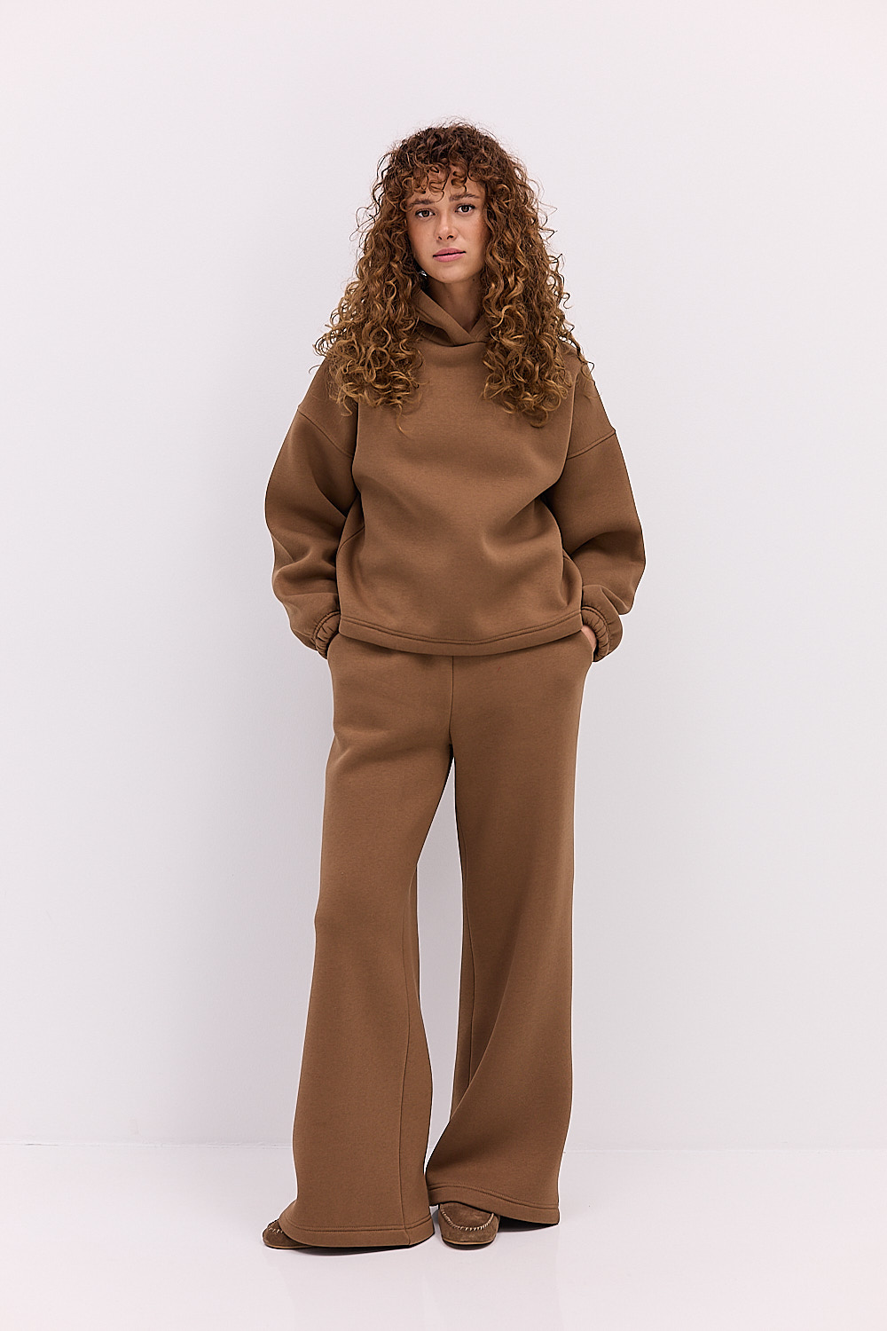 Жіночий спортивний костюм з теплого трикотажу коричневий