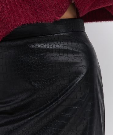 Коротка спідниця з екошкіри чорна з текстурою під рептилію