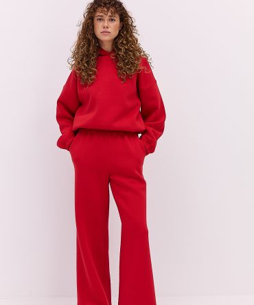 Жіночий спортивний костюм з теплого трикотажу червоний