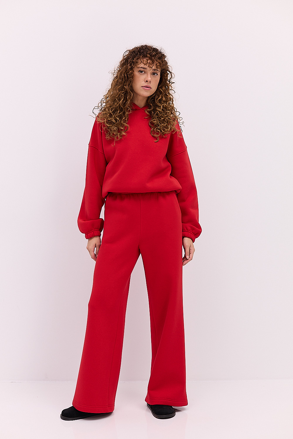 Жіночий спортивний костюм з теплого трикотажу червоний