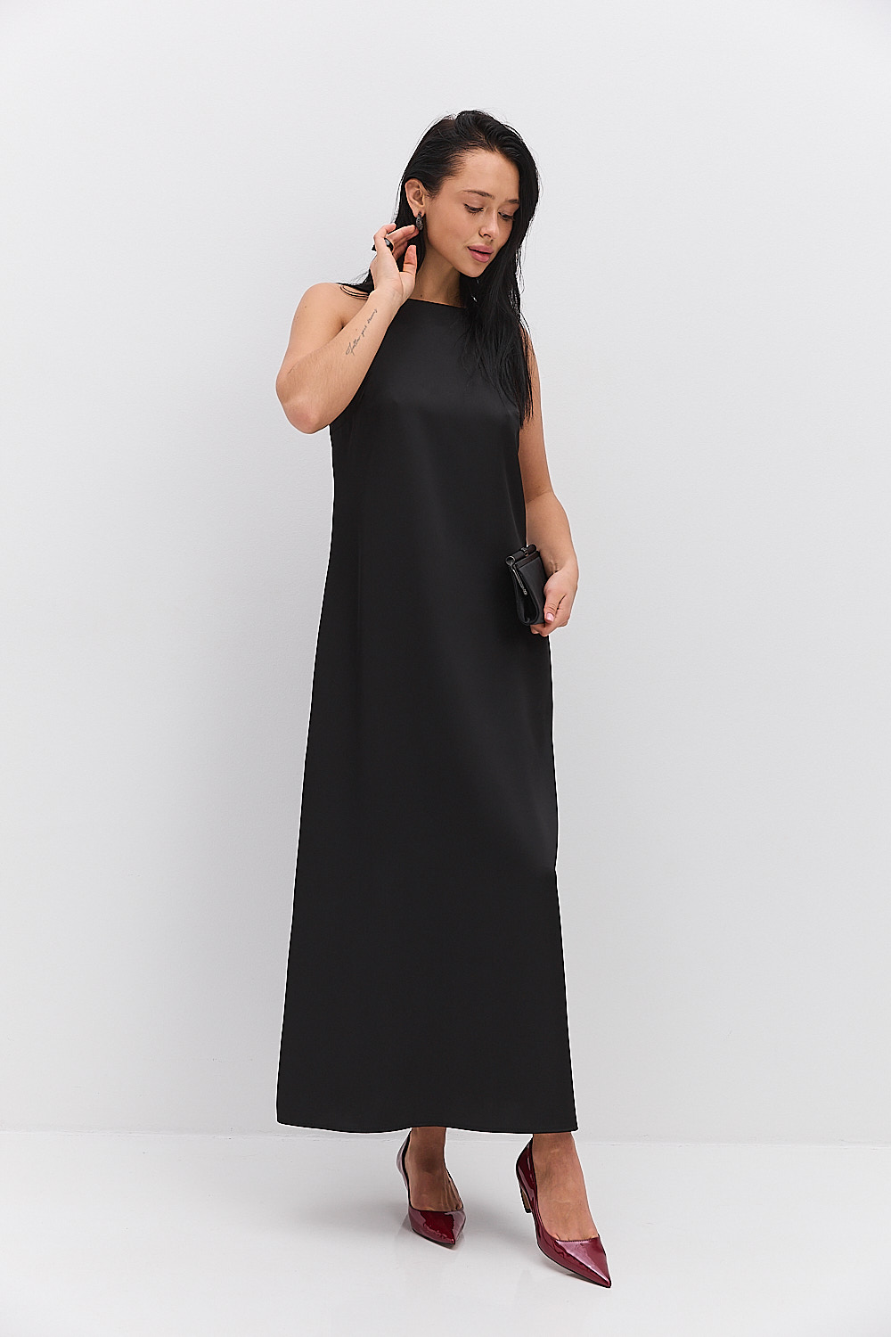 Довга вечірня сукня в білизняному стилі чорна