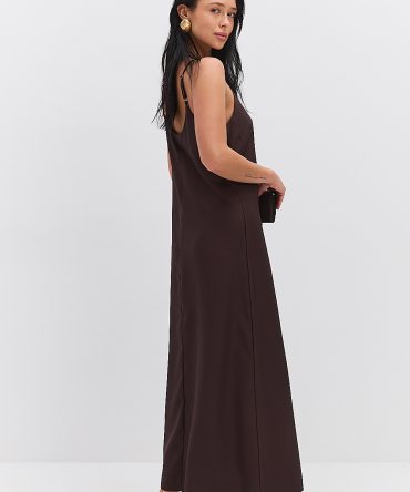 Довга вечірня сукня в білизняному стилі шоколадна