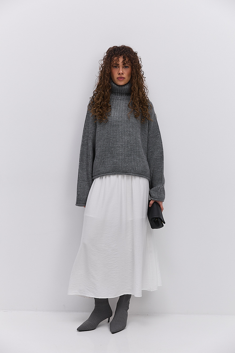 Жіночий в`язаний светр темно-сірий з рукавами-регланами