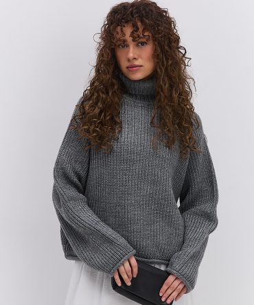 Жіночий в`язаний светр темно-сірий з рукавами-регланами