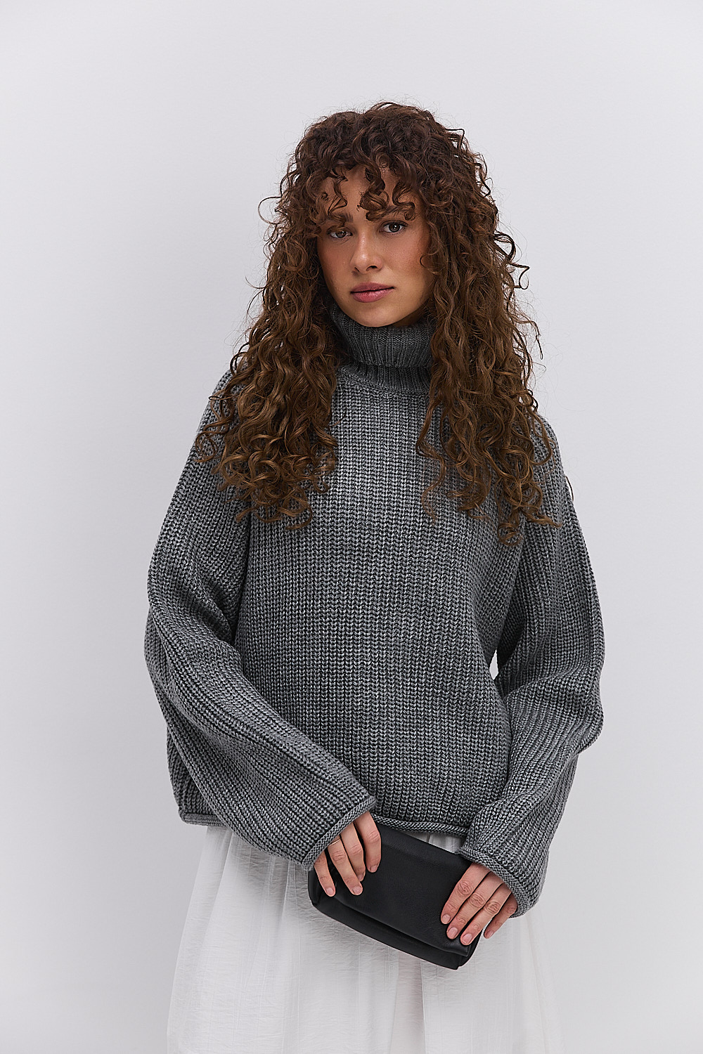 Жіночий в`язаний светр темно-сірий з рукавами-регланами